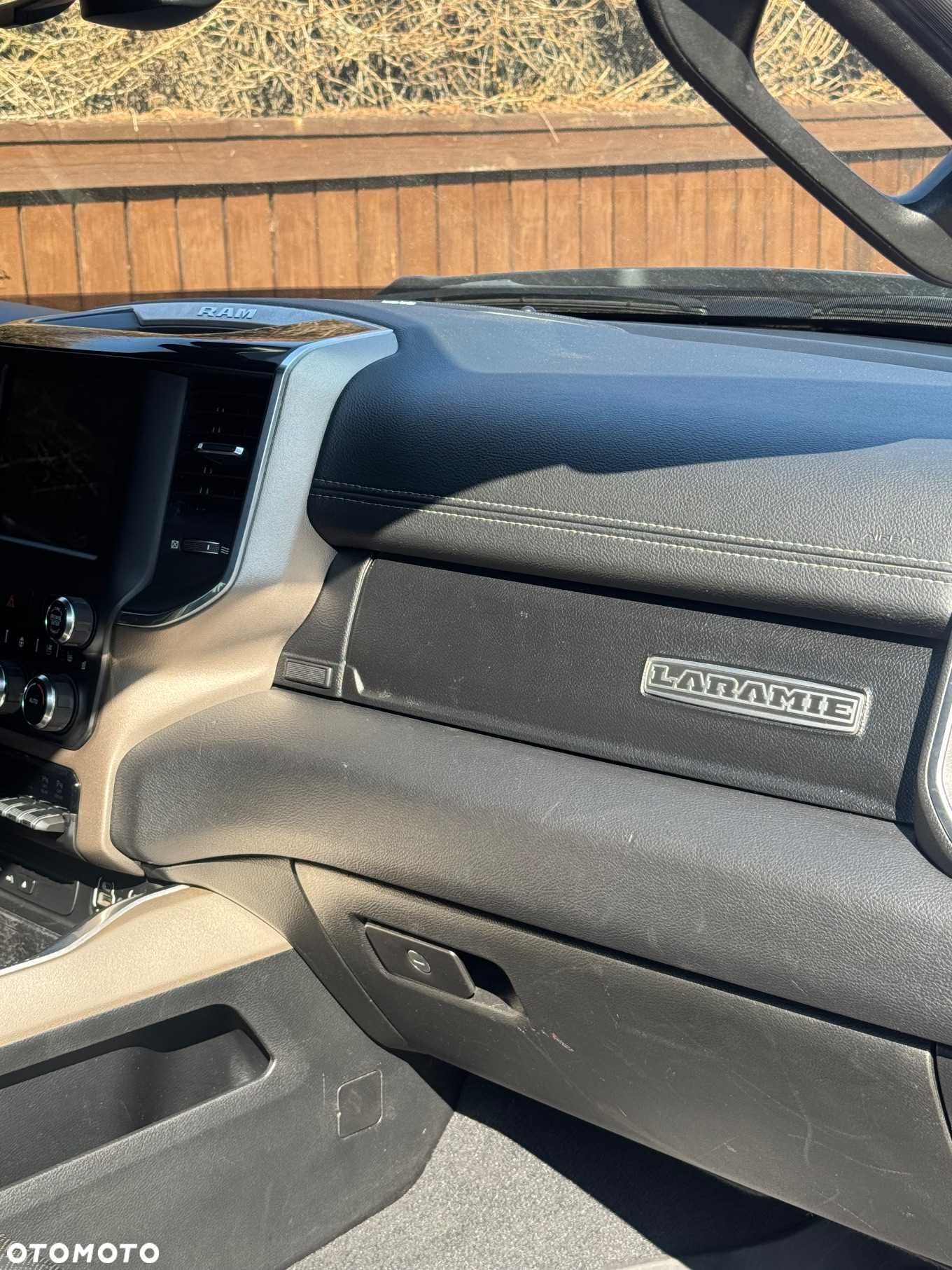 RAM 1500 Crew Cab Laramie - 16
