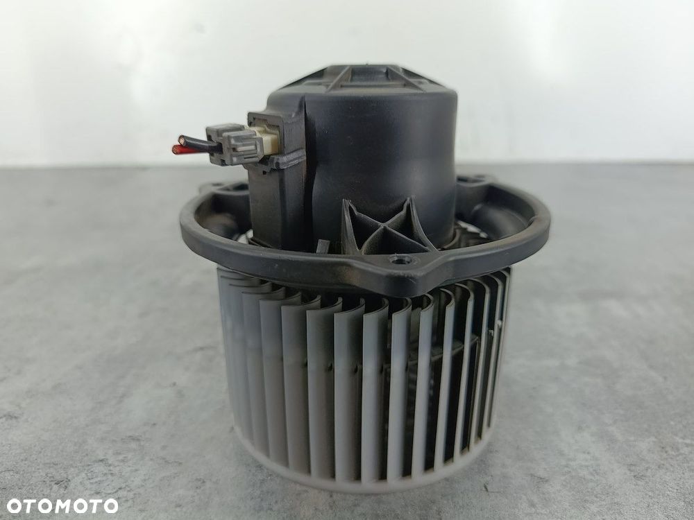 WENTYLATOR NAWIEWU, DMUCHAWA HYUNDAI I30 I F00S33F023 1.4 16V - 4