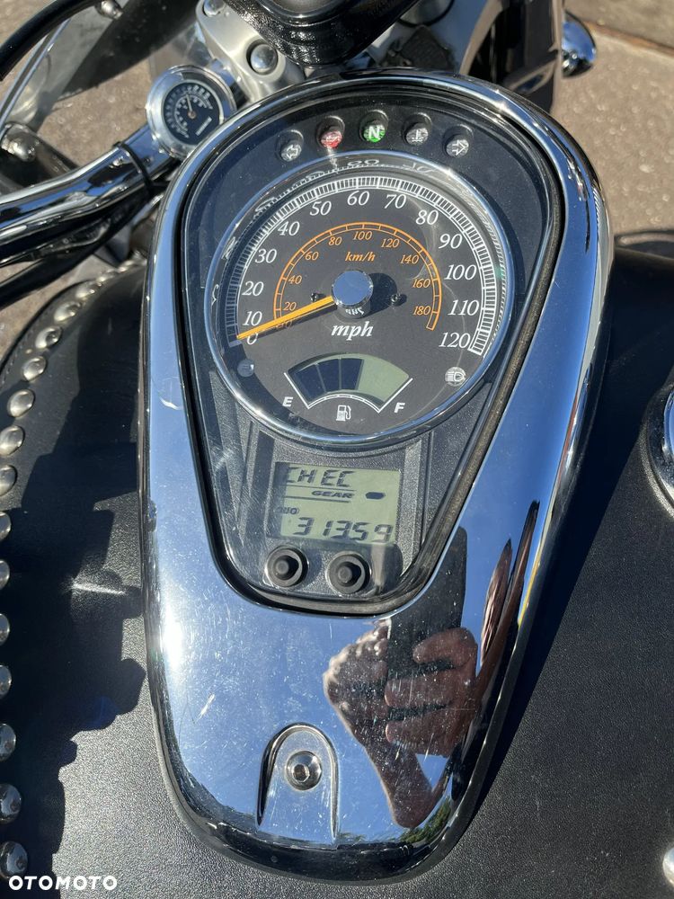 Suzuki Boulevard - 2