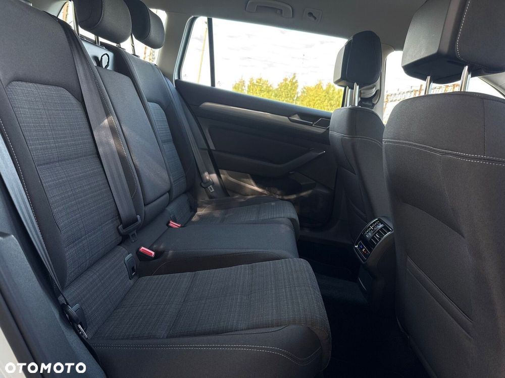 Volkswagen Passat - 34