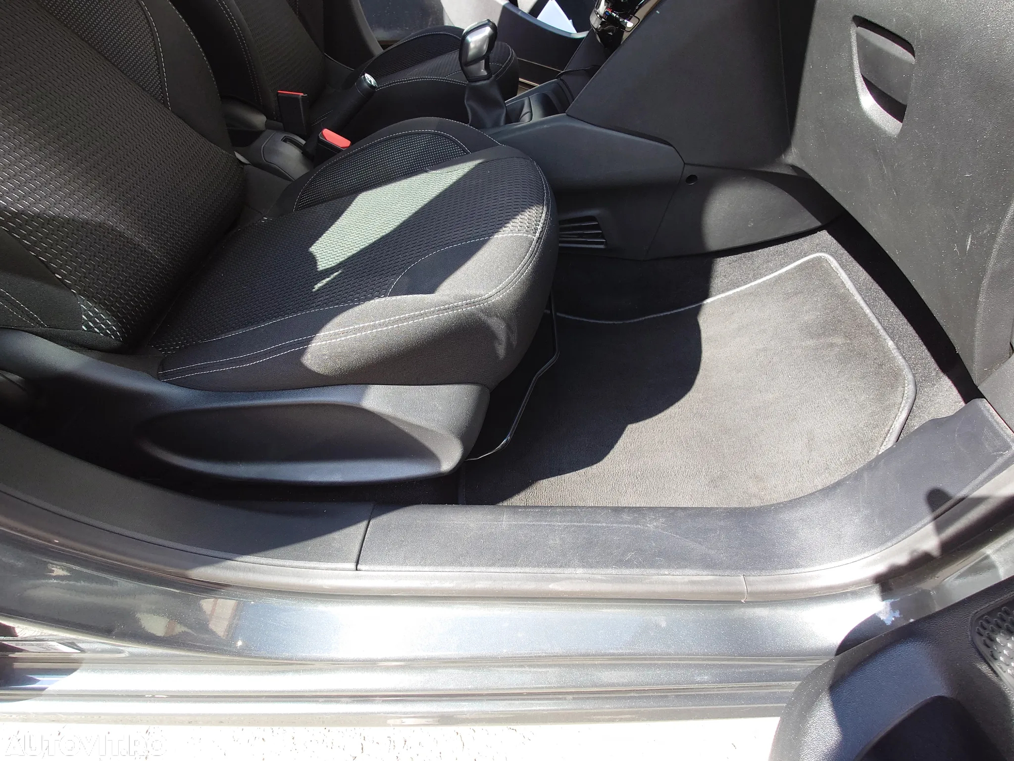 Peugeot 208 1.2 L PureTech Allure - 24
