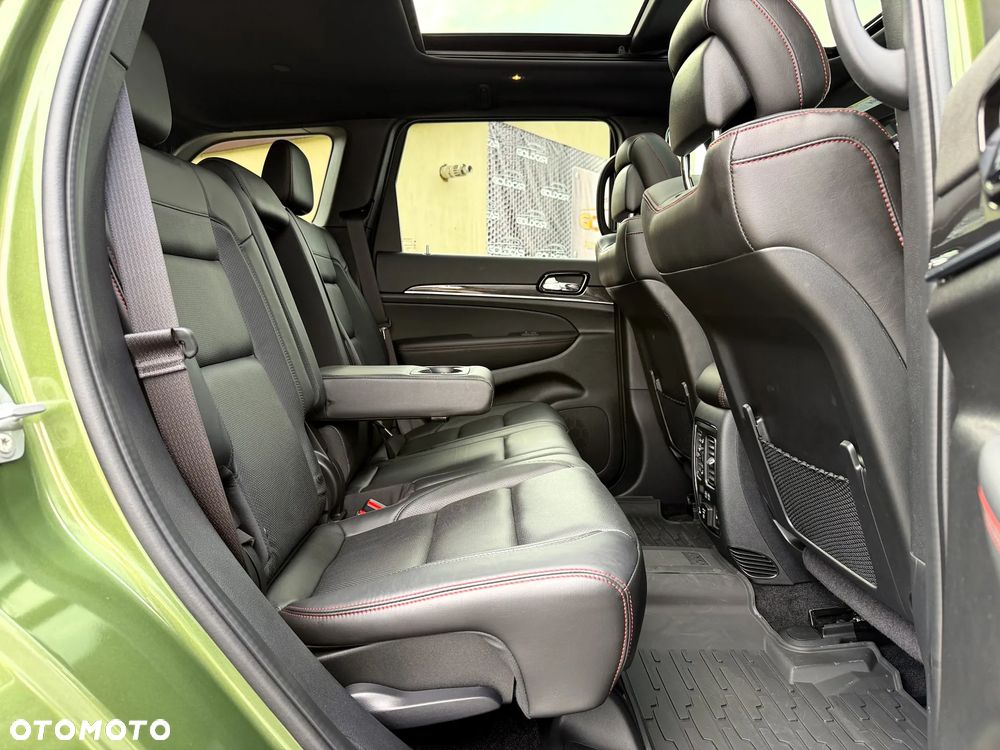 Jeep Grand Cherokee - 23