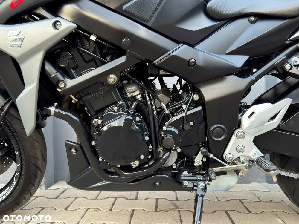 Suzuki GSR - 11