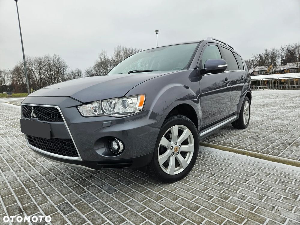 Mitsubishi Outlander - 2