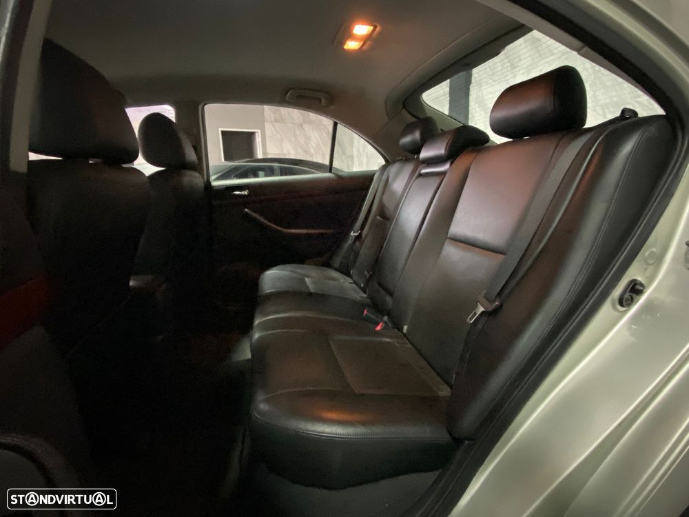 Toyota Avensis LB 2.0 D-4D Sol S/GPS - 10