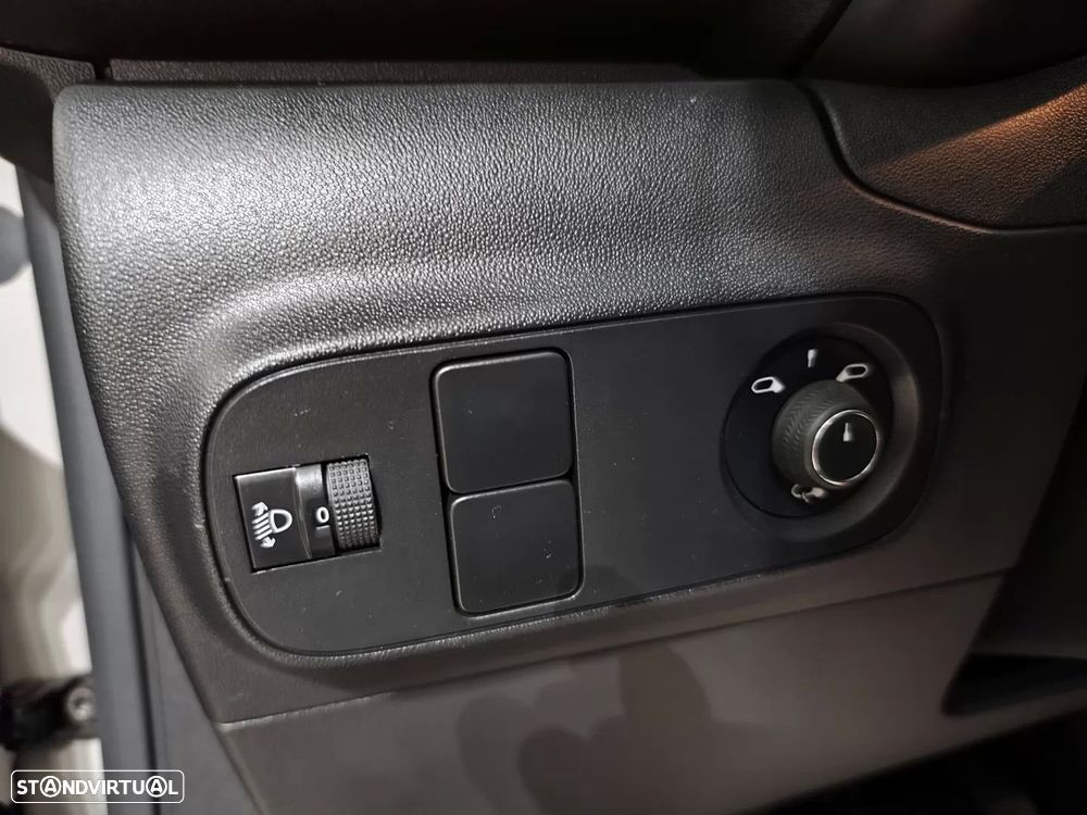 Citroën C3 1.2 PureTech Shine - 17