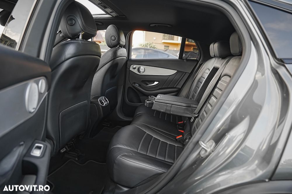 Mercedes-Benz GLC 300 e 4Matic 9G-TRONIC AMG Line - 22