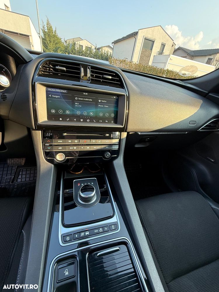 Jaguar F-Pace 30d AWD R-Sport - 6