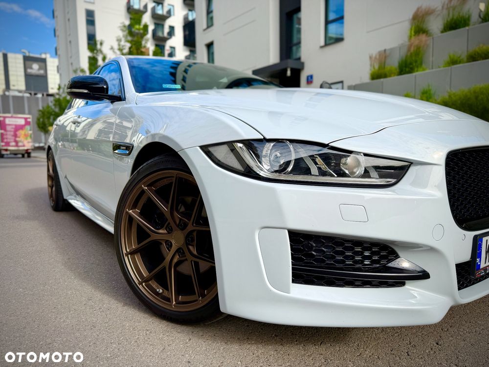 Jaguar XE 2.0 D R-Sport - 11