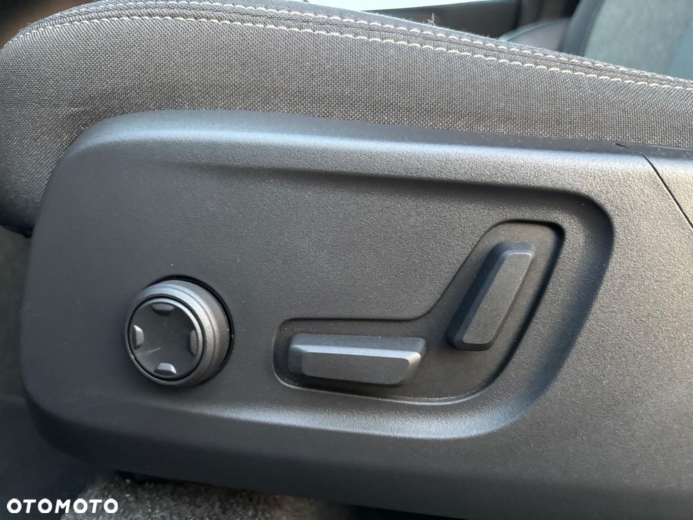 Volvo XC 40 B3 Plus Dark - 21