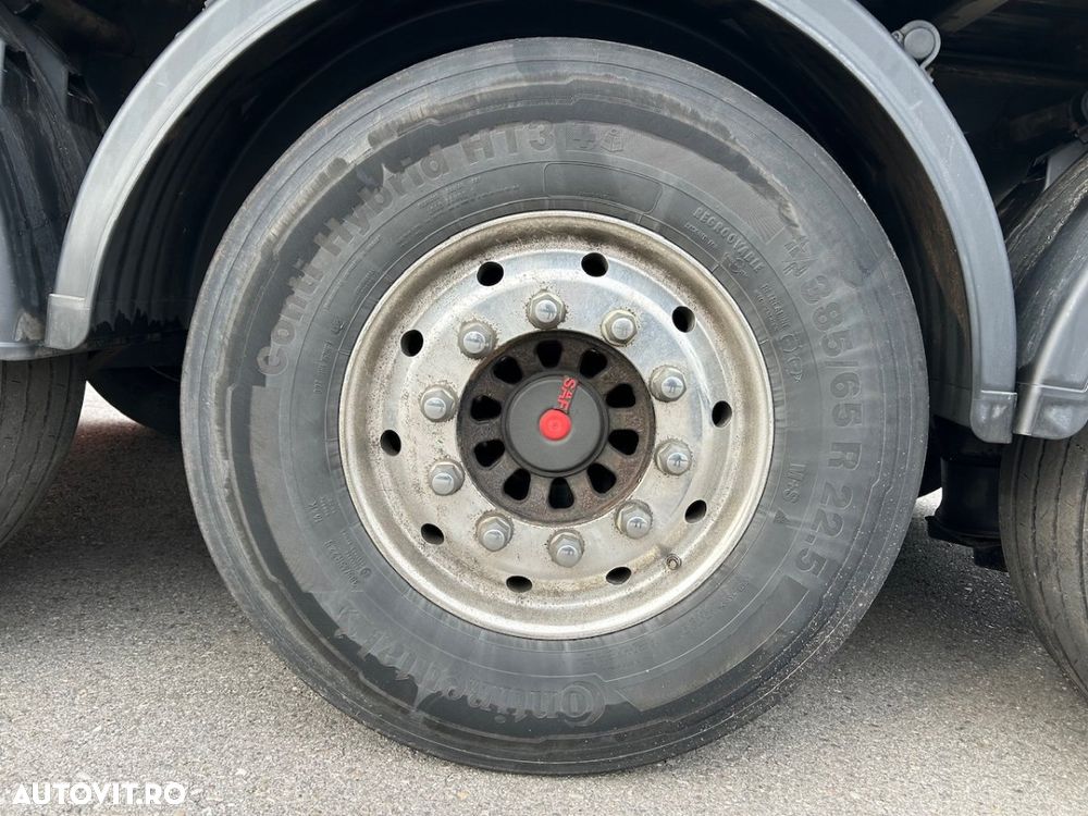 Alta Peischl, Walking floor, 2022, Jante Al, podea 10mm, factura externa - 21