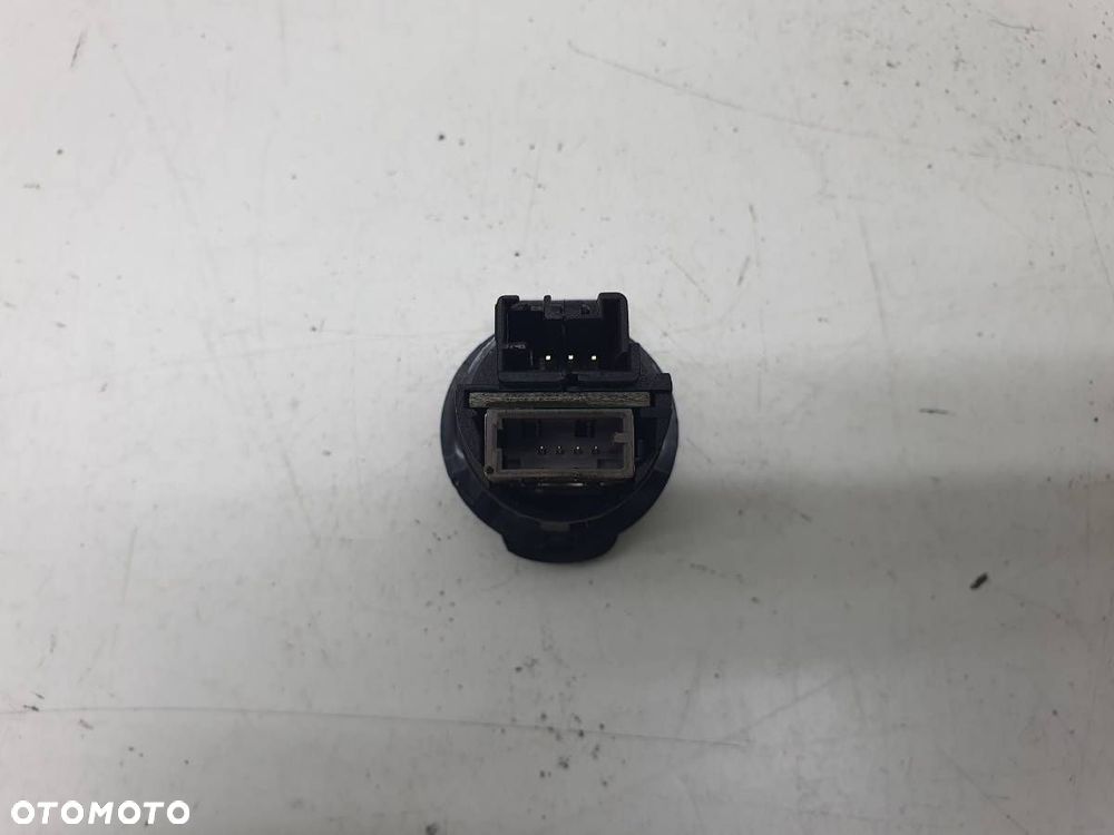 GNIAZDO AUX 96645227XT BERLINGO II PARTNER II 2015 - 3