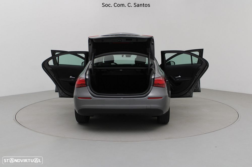 Mercedes-Benz A 250 Limousine e - 12