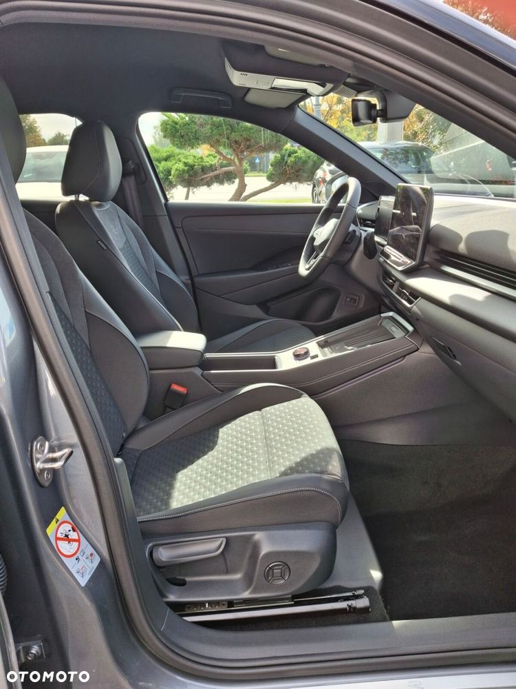 Volkswagen T-Roc 1.5 eTSI R-Line DSG - 22