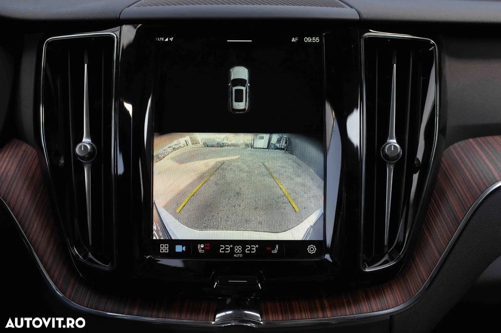 Volvo XC 60 B4 MHEV AT AWD Plus Dark - 33