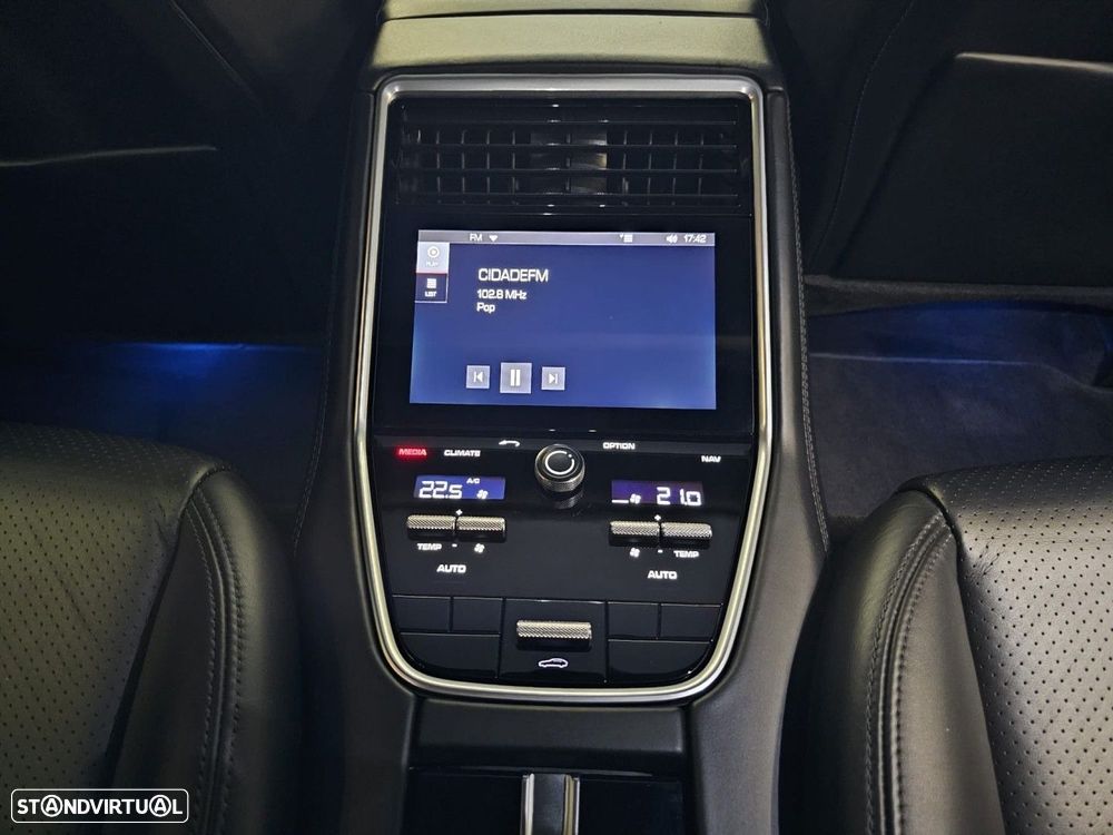 Porsche Panamera 4 E-Hybrid - 23