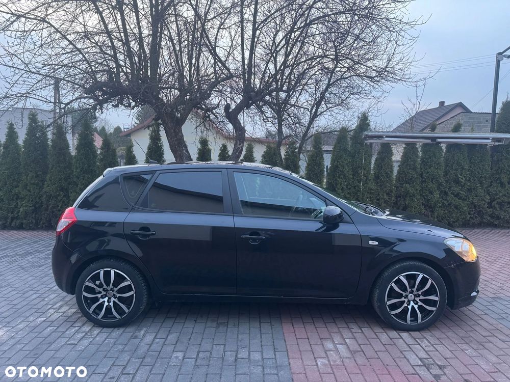 Kia Ceed - 4