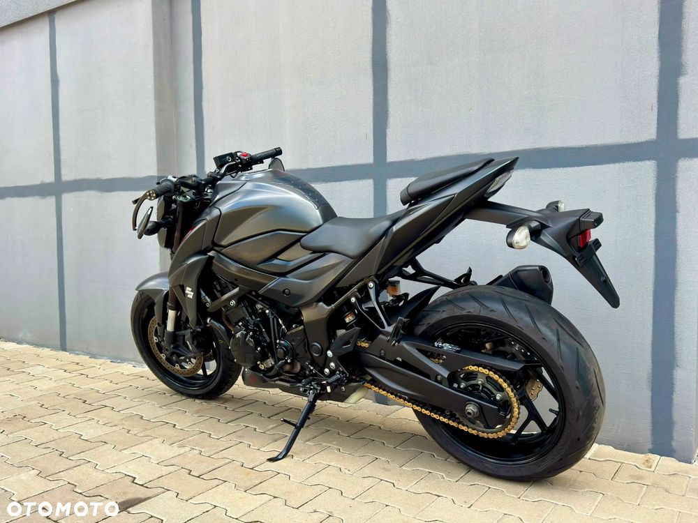 Suzuki GSX - 4