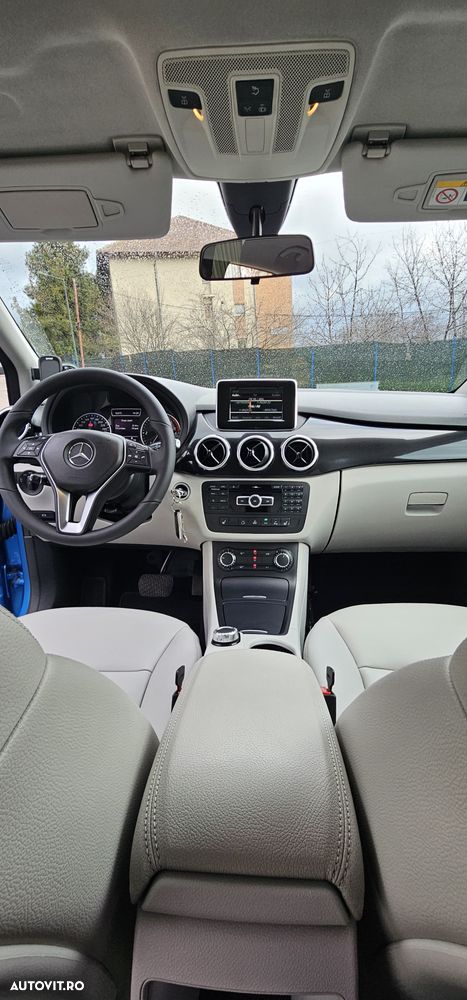 Mercedes-Benz B - 12