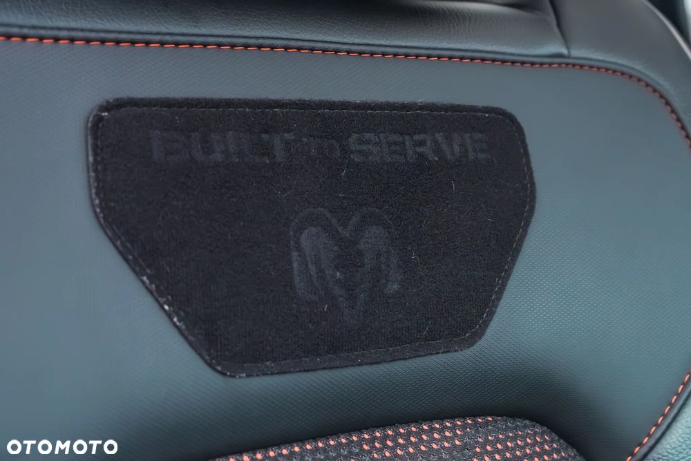 RAM 1500 Crew Cab Shortbed Bighorn - 15