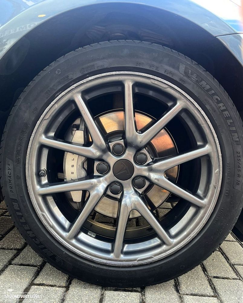 Tesla Model 3 - 24