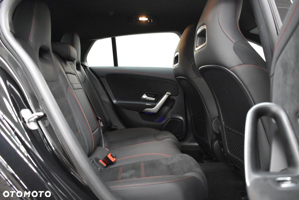 Mercedes-Benz CLA 250 e PHEV AMG Line 8G-DCT - 24