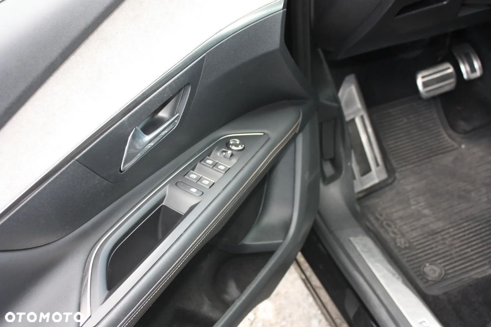Peugeot 3008 Hybrid4 300 e-EAT8 GT - 23