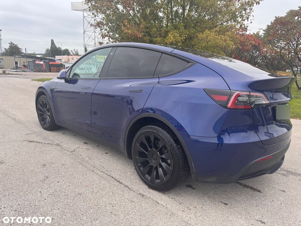 Tesla Y Long Range AWD - 8