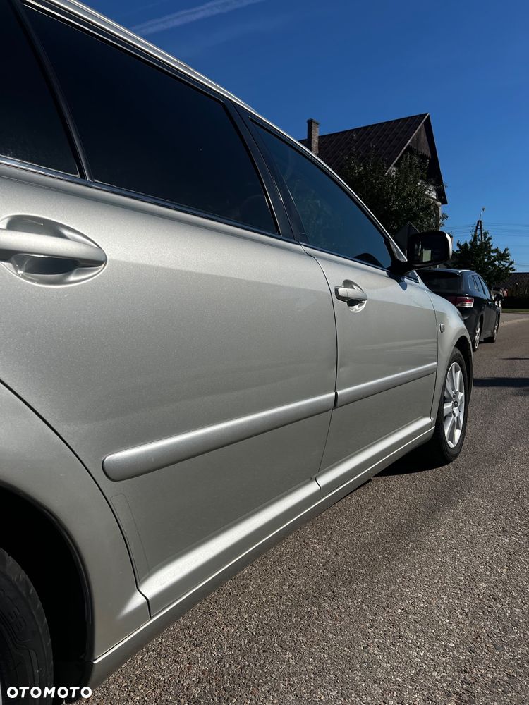 Toyota Avensis - 11