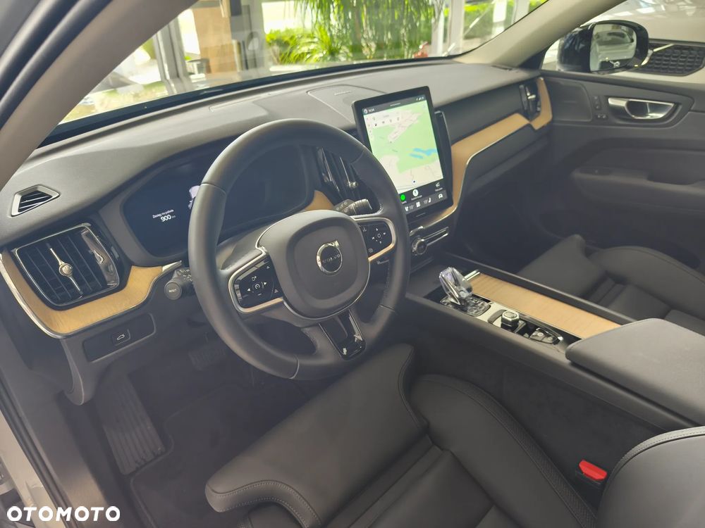 Volvo XC 60 B5 B AWD Plus Dark - 14
