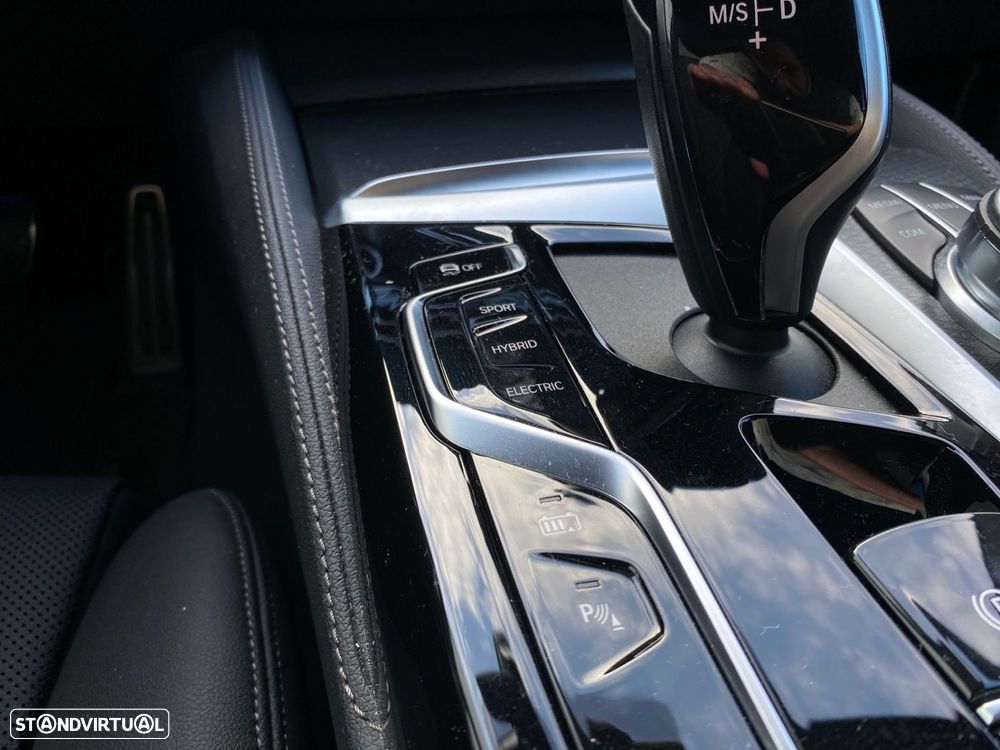BMW 530 e Pack Desportivo M - 13