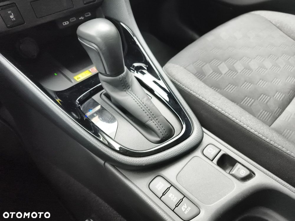 Toyota Yaris Hybrid 1.5 Style - 23