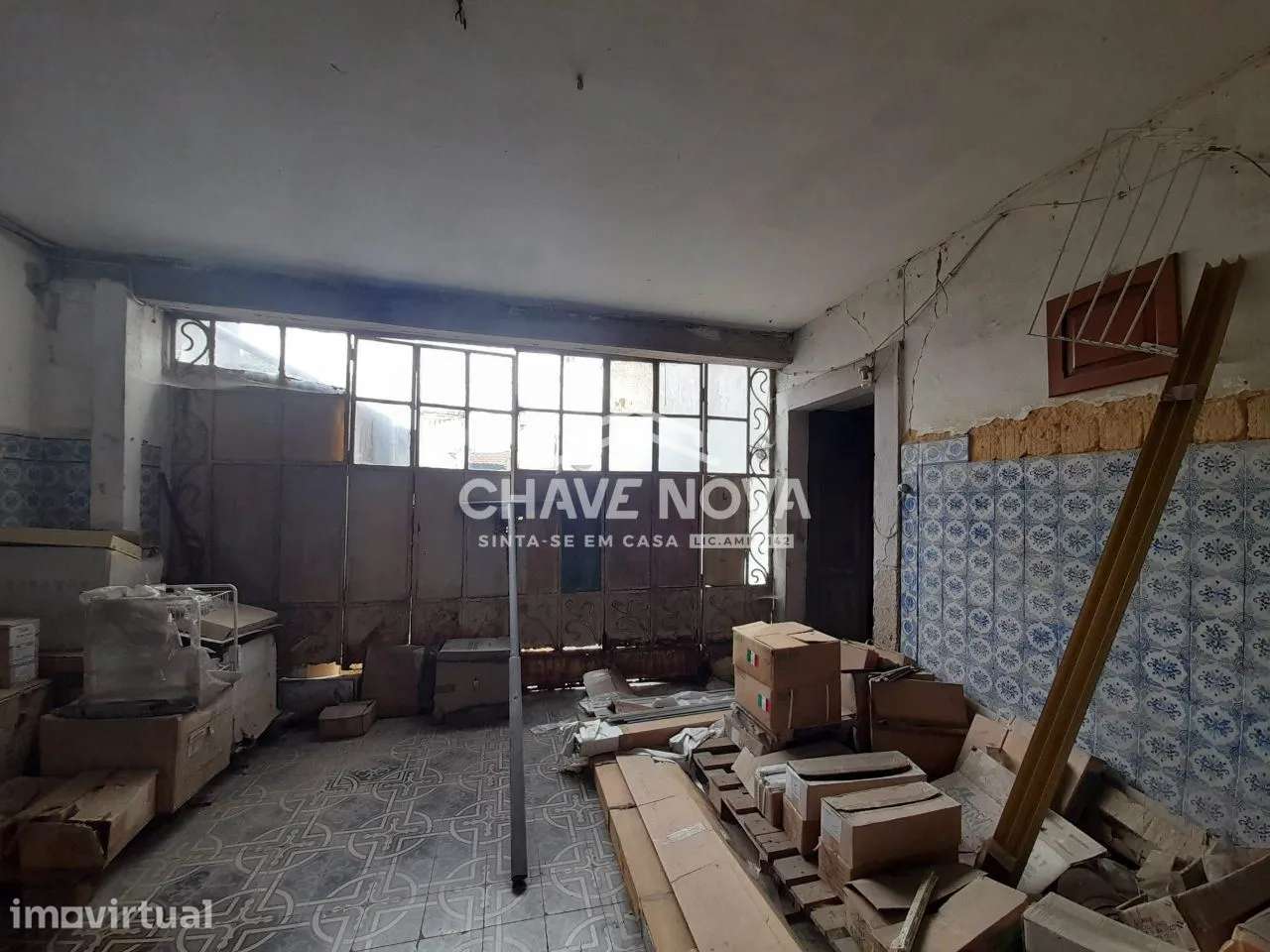 Prédio T4 para recuperar em Valadares - Grande imagem: 2/27