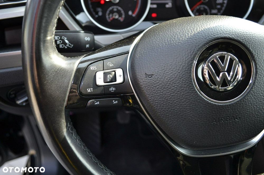 Volkswagen Touran - 26