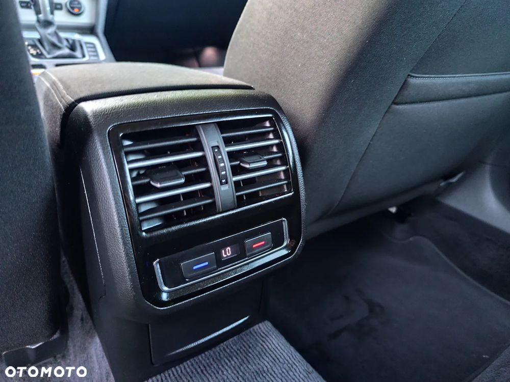 Volkswagen Passat Variant 2.0 TDI SCR DSG Comfortline - 19