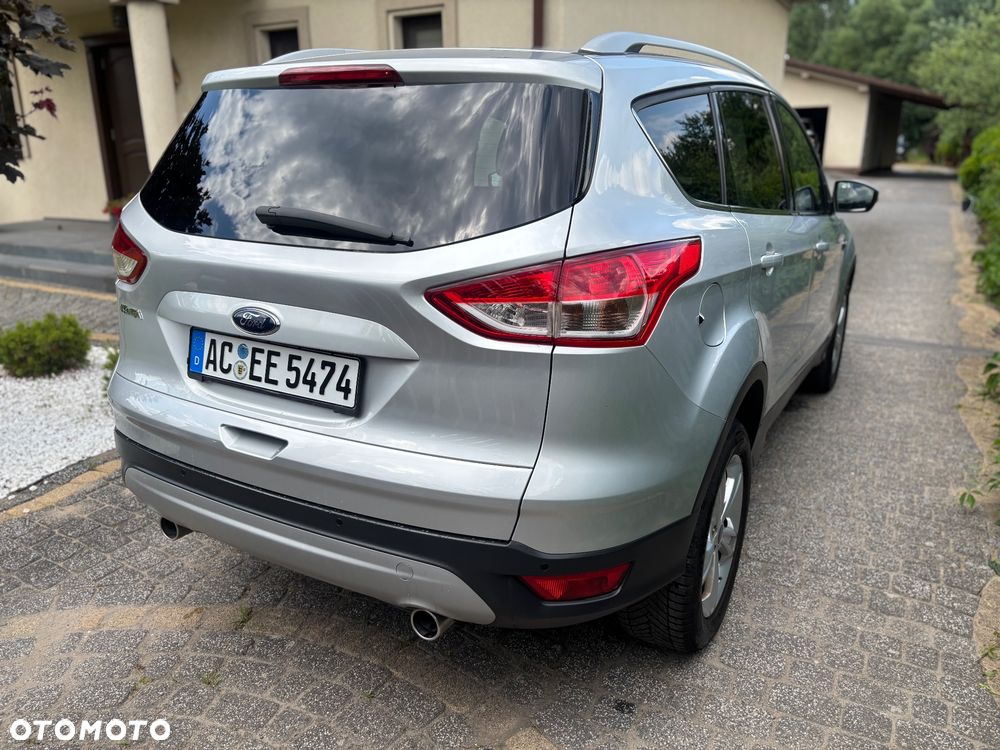 Ford Kuga 2.0 TDCi 2x4 Titanium - 10
