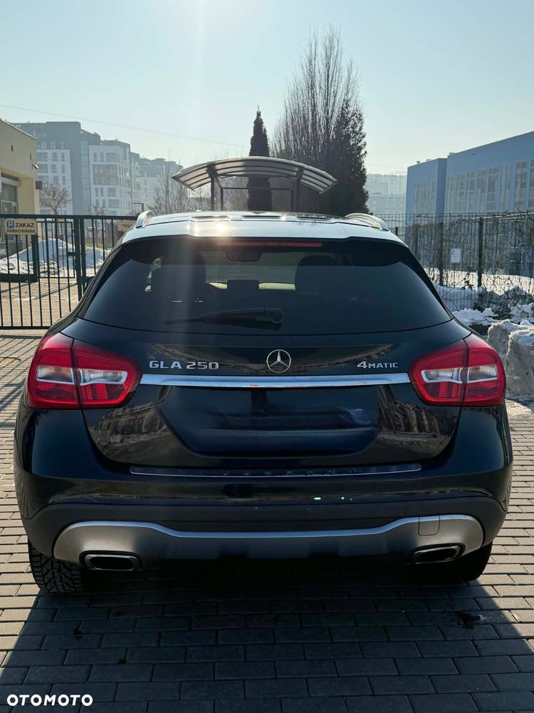 Mercedes-Benz GLA 250 4Matic 7G-DCT - 4