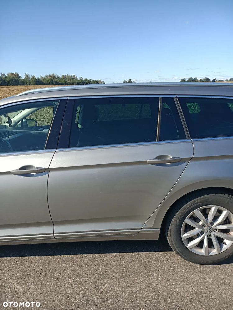 Volkswagen Passat - 4