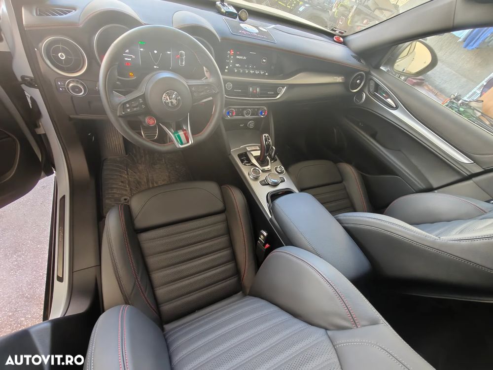 Alfa Romeo Stelvio 2.0 Turbo AWD AT8 Competizione - 9