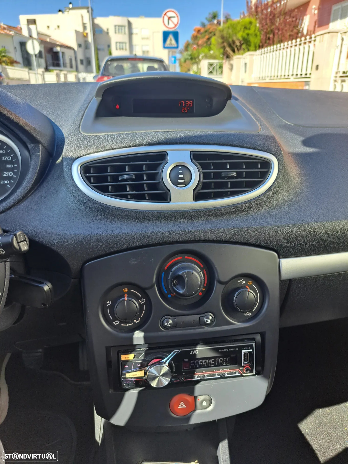 Renault Clio - 10