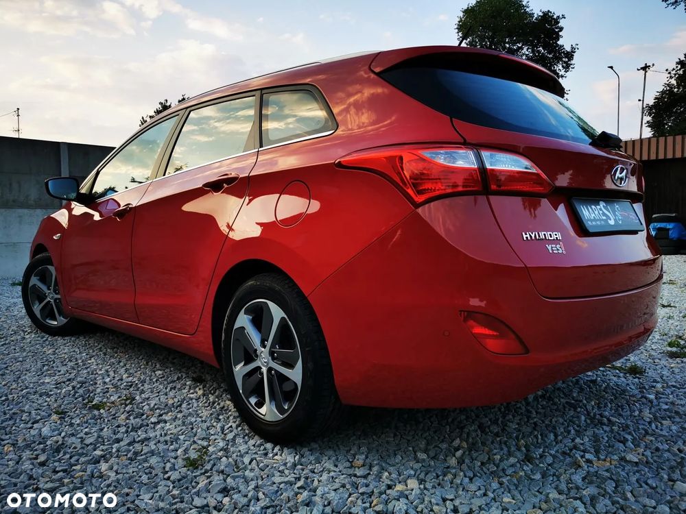 Hyundai i30 blue Kombi 1.6 GDi YES Gold - 27
