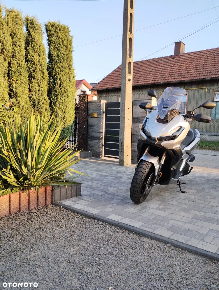 Honda ADV350 - 4