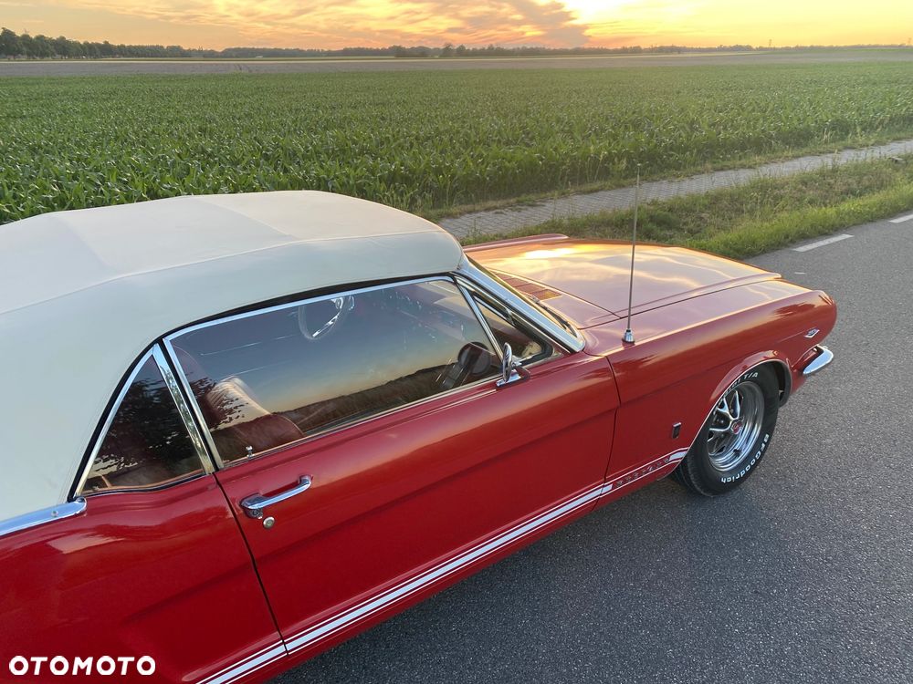 Ford Mustang - 7