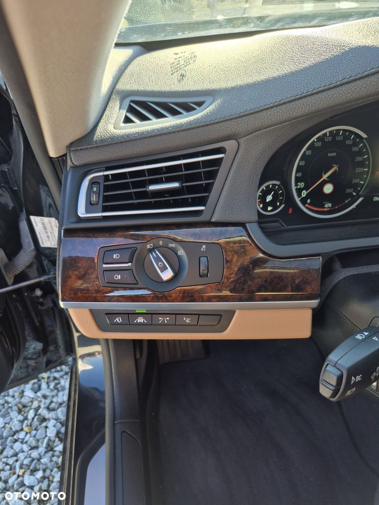 BMW Seria 7 730d xDrive - 25