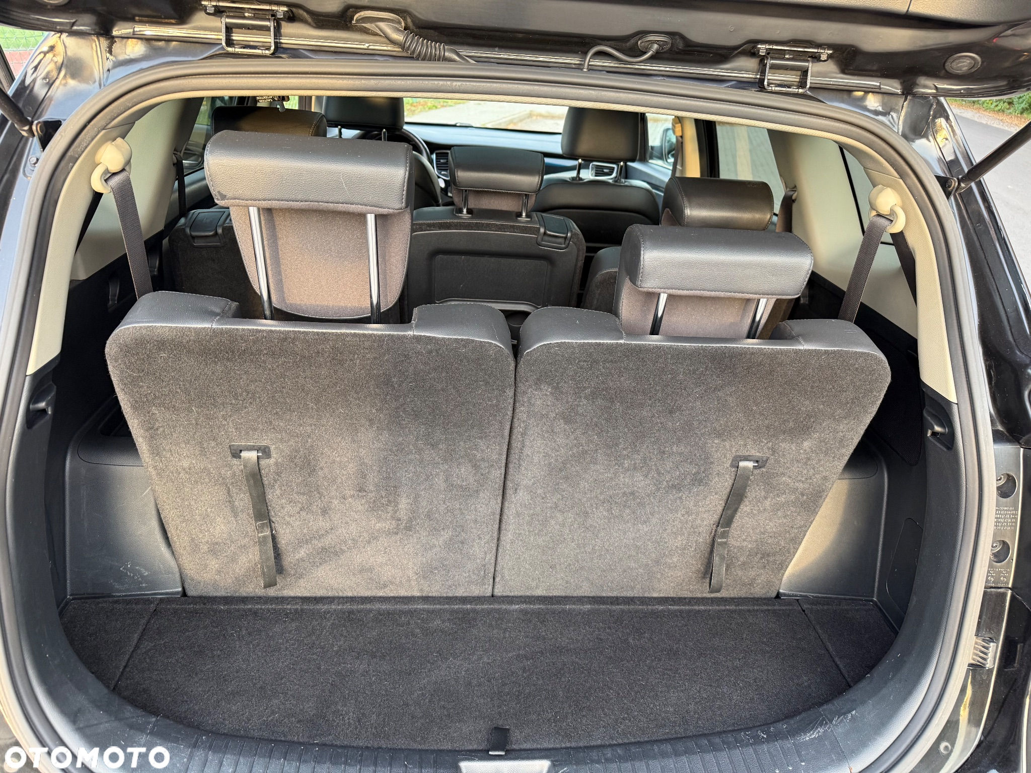 Kia Carens 1.7 CRDi XL 7os - 23