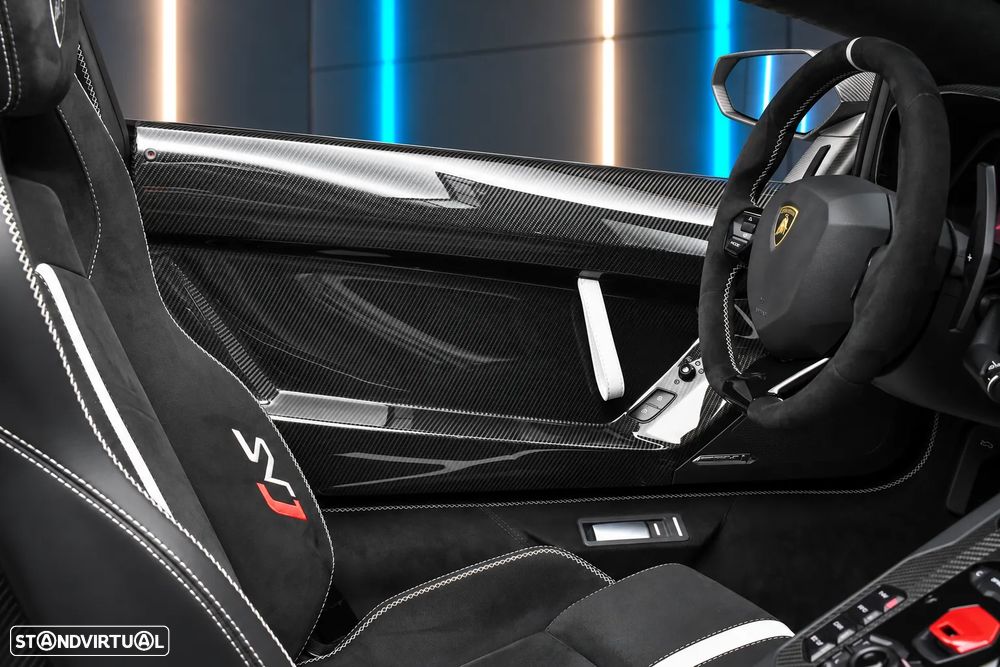Lamborghini Aventador - 27