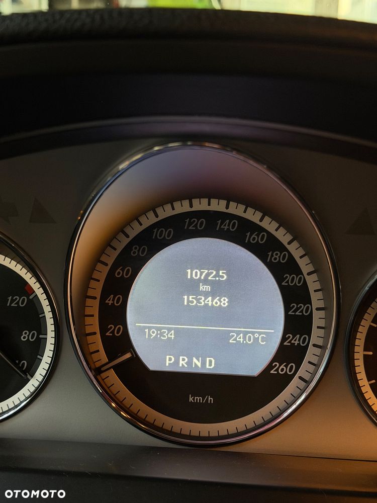 Mercedes-Benz Klasa C 250 CDI 4Matic 7G-TRONIC Avantgarde Edition - 24