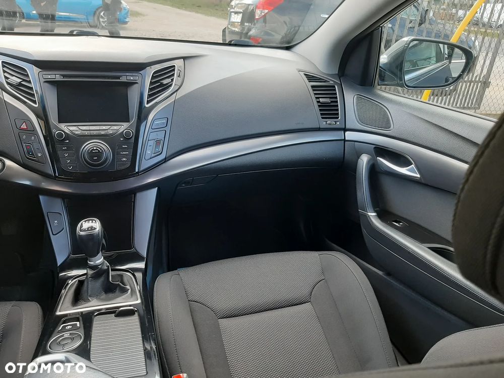 Hyundai i40 Kombi blue 1.6 Family - 28