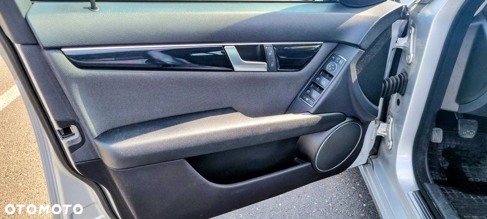 Mercedes-Benz Klasa C 200 CDI DPF BlueEFFICIENCY Special Edition - 24