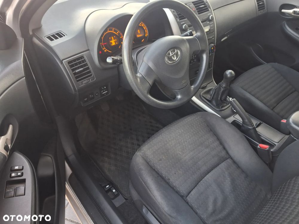 Toyota Corolla 1.6 VVT-i Luna - 6